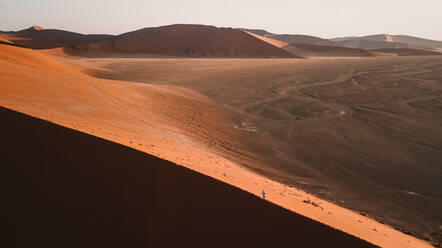 Luftaufnahme der Wüste und der Dünen - CAVF72092