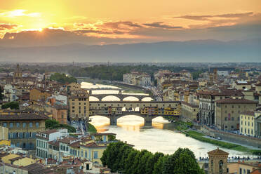 Ponte Vecchio, Arno river and buildings in old town, Florence (Firenze), Tuscany, Italy - CAVF72190