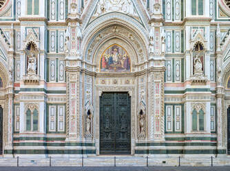 Facade of Florence Cathedral (Duomo di Firenze), Florence (Firenze), Tuscany, Italy - CAVF72199