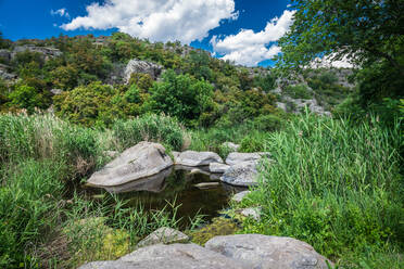 Landschaft der Aktovo-Schlucht und des Teufelstals in der Ukraine - CAVF72255