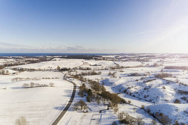 Ländliche Szenerie im Winter - JOHF05030