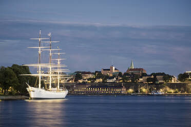 Segelboot am Kai - JOHF05179