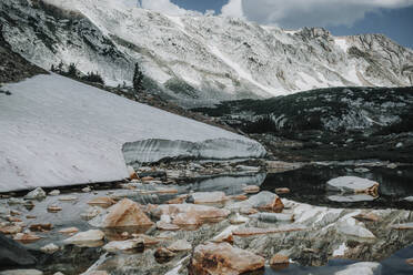 Landschaftliche Aussicht auf die Medicine Bow Mountains - CAVF72477