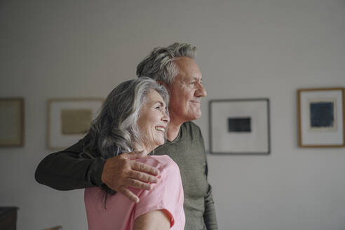 Smiling senior couple at home - GUSF03048
