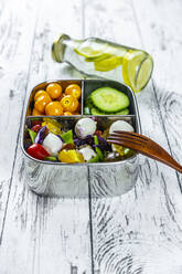 Bottle of lemonade and lunchbox with cucumber slices, winter cherries and quinoa salad (quinoa, cherry tomato, red cabbage, sugar snap peas and mozzarella balls) - SARF04408