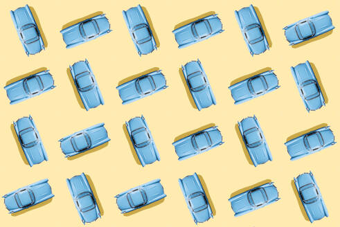 Vintage blaue Autos Muster auf pastellgelben Hintergrund - GEMF03362