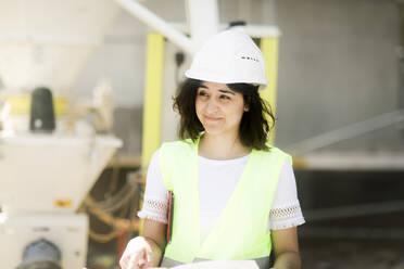 Bauingenieurin bei der Arbeit - SGF02551