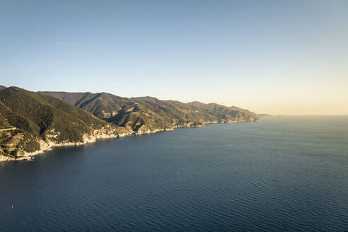 Küstenlinie bei Monterosso al Mare, Ligurien, Italien - MSUF00097