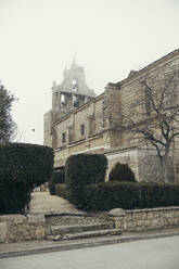 Spanien, Valverde de Campos, Außenseite der Kirche - MTBF00251