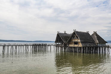 Deutschland, Unteruhldingen, Stelzenhäuser am Bodensee Archäologisches Freilichtmuseum - RUNF03491