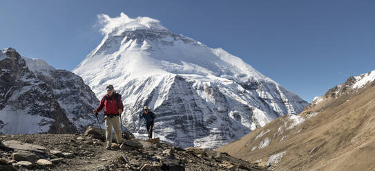 Hikers at Chonbarden Glacier, Dhaulagiri, French Pass, Dhaulagiri Circuit Trek, Himalaya, Nepal - ALRF01661