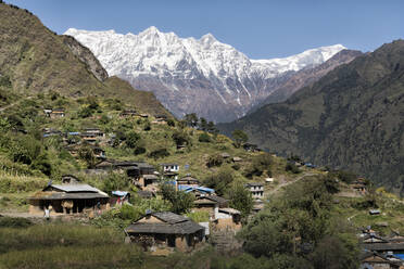 Dobang mit dem Dhaulagiri-Gebirge, Dhaulagiri Circuit Trek, Himalaya, Nepal - ALRF01692