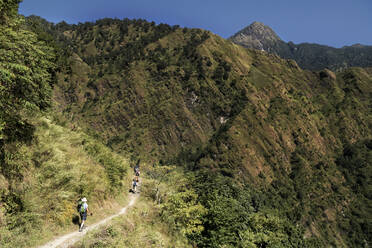 Trekking-Gruppe in Dobang, Dhaulagiri Circuit Trek, Himalaya, Nepal - ALRF01696