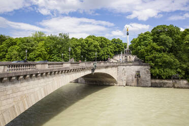 Prinzregentenbrücke und Friedensengel im Maximilianpark, München, Bayern, Deutschland - MAMF00970