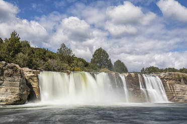 Neuseeland, Ozeanien, Südinsel, Tasman, Maruia Falls Scenic Reserve, Maruia Falls - FOF11433