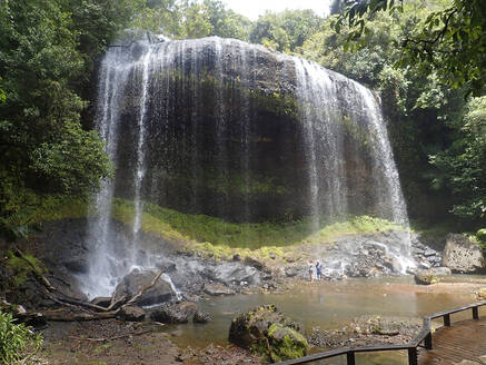 Palau, Insel Babeldaob, Wasserfall Ngardmau - GNF01510