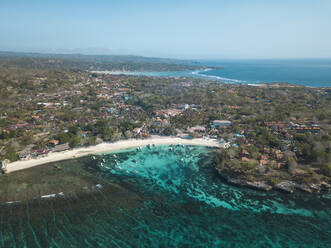 Indonesien, Bali, Luftaufnahme der Insel Lembongan - KNTF03833