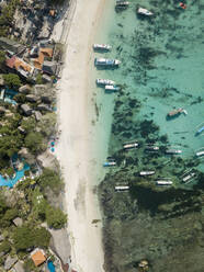 Indonesien, Bali, Luftaufnahme der Insel Lembongan - KNTF03834