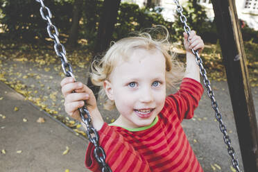 Portrait of blond little boy on a swing - IHF00218