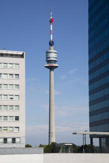 Österreich, Wien, Donauturm gegen Himmel - WIF04151