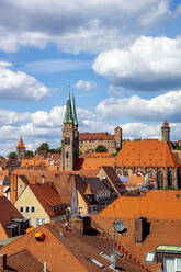 Deutschland, Nürnberg, Blick auf Burg und Dächer der Altstadt - PUF01751