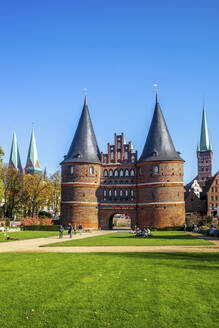 Deutschland, Lubeck, Holstentor - PUF01761