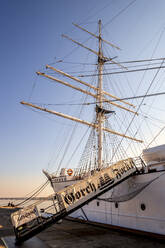 Deutschland, Mecklenburg-Vorpommern, Schiff Gorch Fock I im Hafen von Stralsund - PUF01767