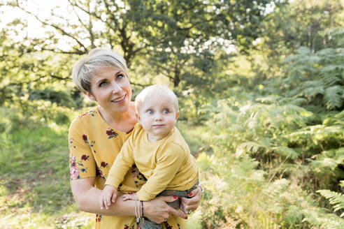 Portrait of mother and little son in nature - NMSF00398