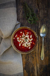 Schüssel toskanische Tomatensuppe mit Cannellini-Bohnen und Thymian - LVF08484