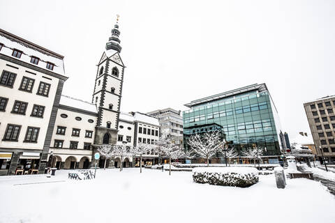 Österreich, Klagenfurt, Klagenfurter Dom am Domplatz im Winter, lizenzfreies Stockfoto