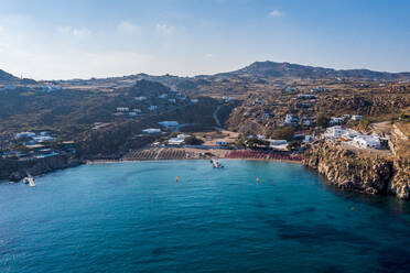 Griechenland, Mykonos, Mykonos-Stadt und Windmühlen bei Sonnenuntergang - DAWF01011