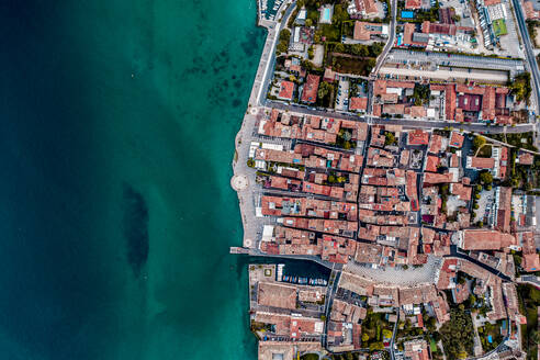 Italien, Venetien, Lazise am Gardasee, Drohnenansicht - DAWF01027