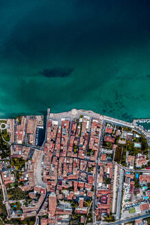Italien, Venetien, Lazise am Gardasee, Drohnenansicht - DAWF01028