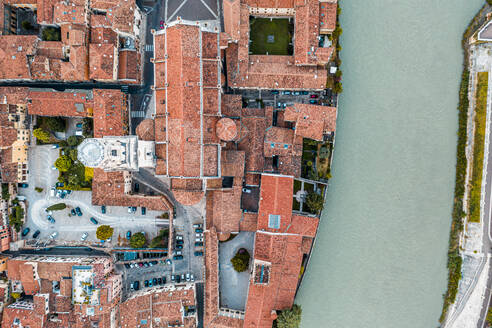 Italien, Venetien, Luftaufnahme von Verona und der Etsch - DAWF01043