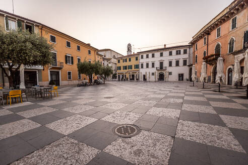 Italy, Veneto, Lazise at Lake Garda - DAWF01049