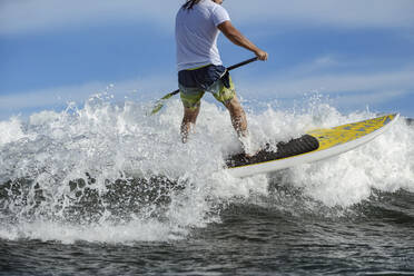 SUP-Surfer, Bali, Indonesien - KNTF03885