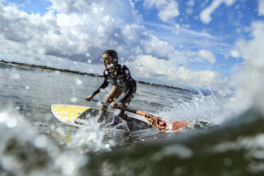 SUP-Surferin, Bali, Indonesien - KNTF03890