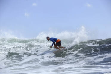 Surfer, Bali, Indonesien - KNTF03912