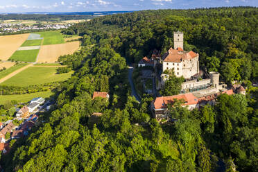 Deutschland, Baden-Württemberg, Odenwald, Neckar, Haßmersheim, Luftaufnahme der Burg Guttenberg - AMF07651