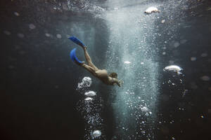 Frau unter Wasser, Gili Meno, Gili-Inseln, Bali, Indonesien - KNTF03931