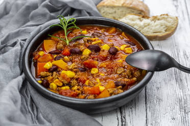 Bowl of vegetarian chili con carne - SARF04412