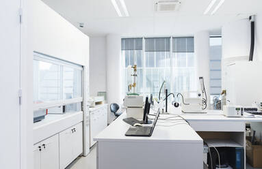 Interior of a laboratory - AHSF01730