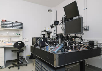 Laser device in a laboratory - AHSF01731