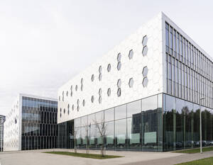Außenansicht eines modernen Gebäudes, Vilnius, Litauen - AHSF01746