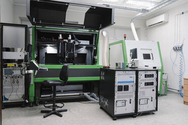 Lasergerät in einem Labor - AHSF01788