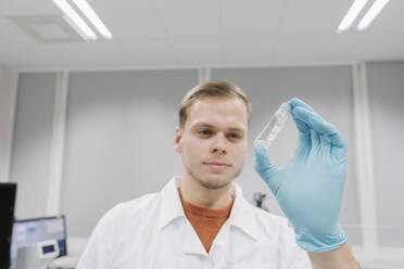 Portrait of a scientist analyzing a specimen in laboratory - AHSF01813