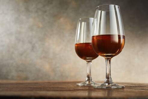 Studio shot of two glasses of sherry - DREF00004