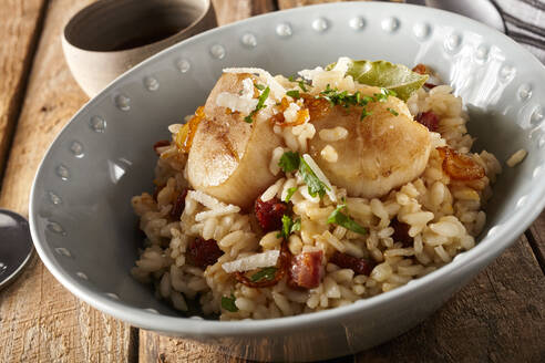 Bowl of risotto with scallops and chorizo - DREF00022