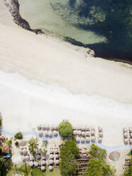 Indonesien, Bali, Nusa Dua, Luftaufnahme vom Strand des Resorts - KNTF04012