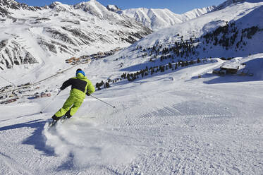 Skier skiing, Kühtai, Austria - CUF54397